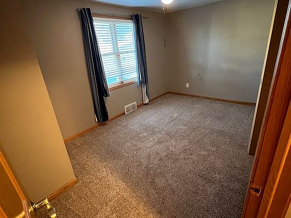4th image of 825 S 11th Ave