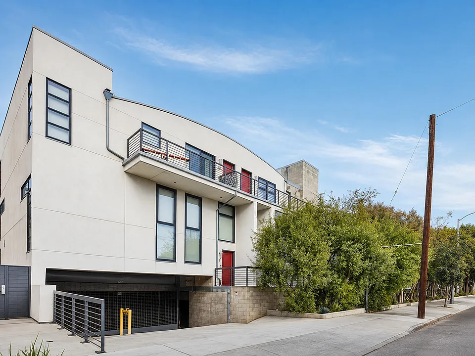 700 Main St #17A
