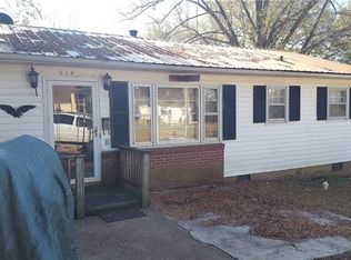 514 E Lee Ave, Bessemer City, NC 28016