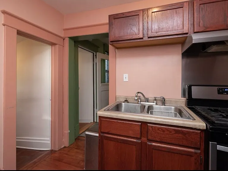229 Saint Albans St N #B — Photo 15