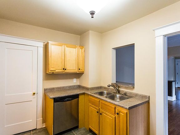 5th image of 8235 Flora Ave