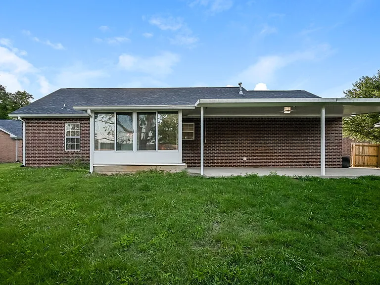407 Cindi Ct — Photo 16