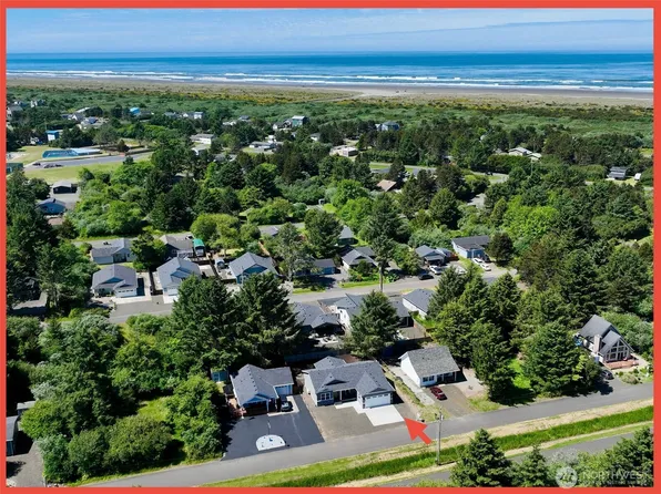 247 Clover Creek Avenue NW, Ocean Shores, WA 98569