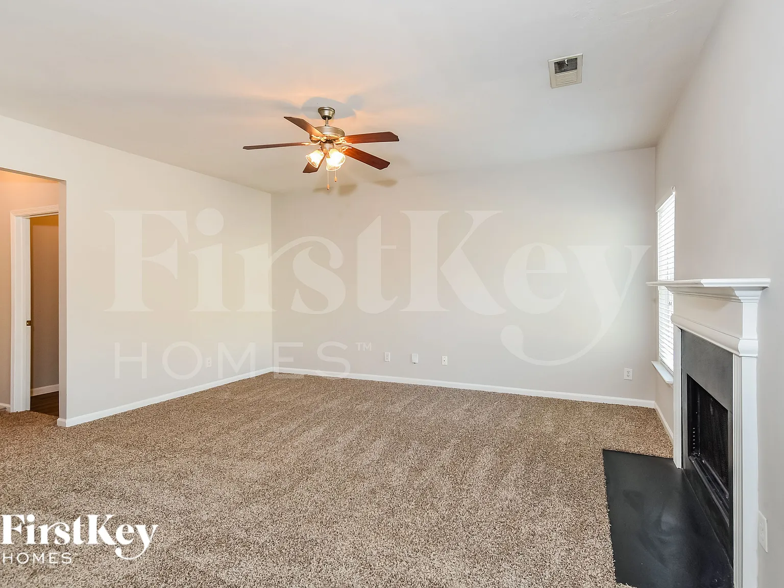 4 bed, 3.0 bath, 2860 sqft, $3,040 — Photo 2