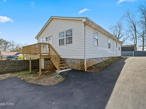 3rd image of 4212 Garnet Dr
