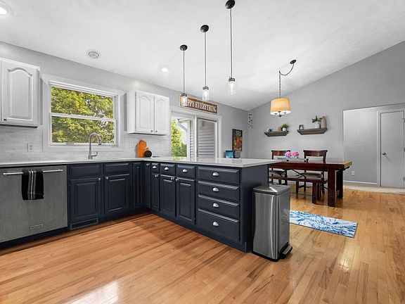 4th image of 5240 Arlington Ln