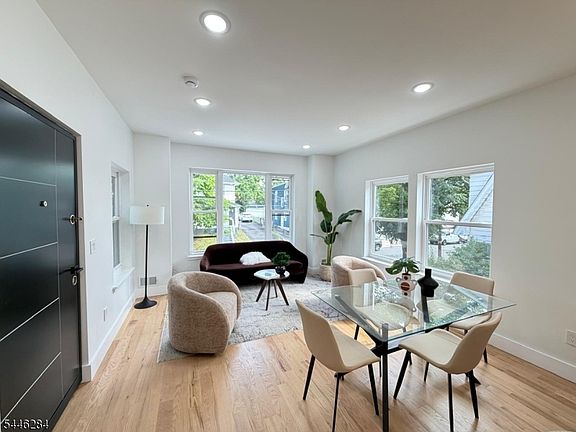 4th image of 93 Melville Pl