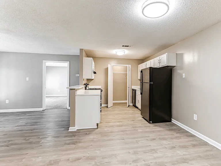The Waverly Apartments — Photo 27