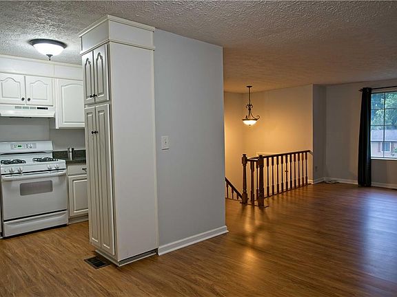 4th image of 353 Engle Dr