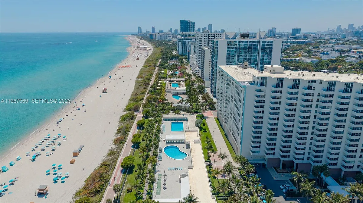 Building Photo - 2899 Collins Ave #1422