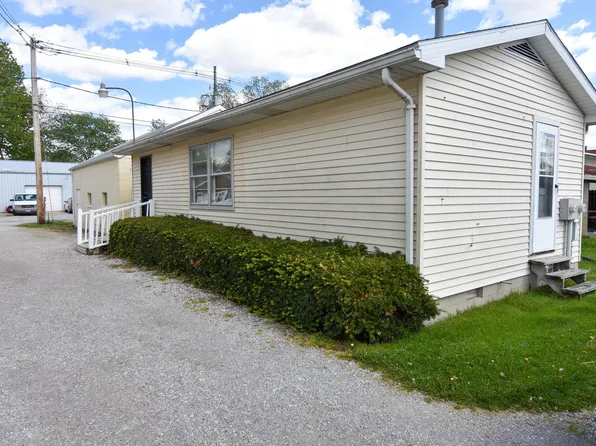 105 S 1st Ave, Haubstadt, IN 47639
