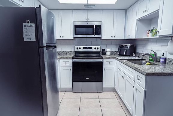 kitchen - new cabinets and appliances (2022)