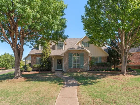 115 Lakeview Ct, Edmond, OK 73003