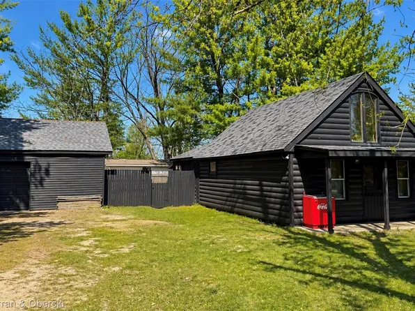 204 Beech St, Houghton Lake, MI 48629