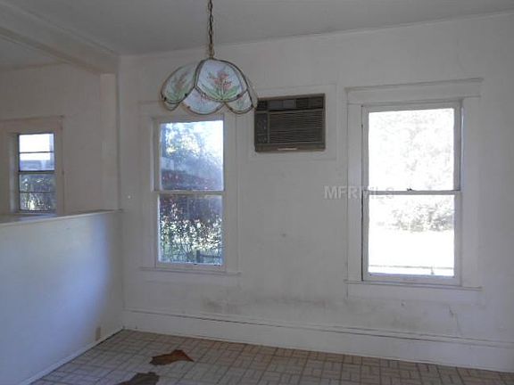 2nd image of 275 W Pershing Dr