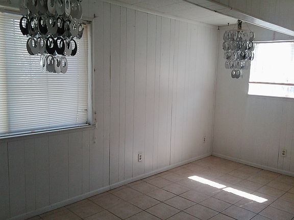 3rd image of 5516 Longview Cir