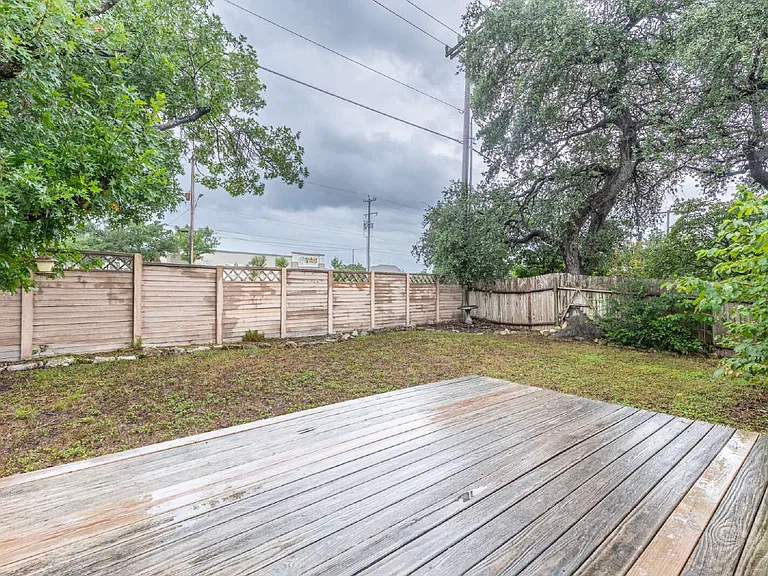 21514 Longwood — Photo 29
