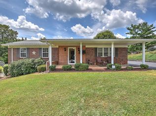 2713 Oakcliff Ct, Johnson City, TN 37601
