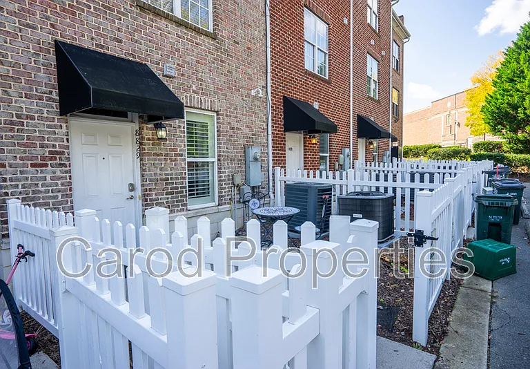 8829 Arbor Creek Dr — Photo 19