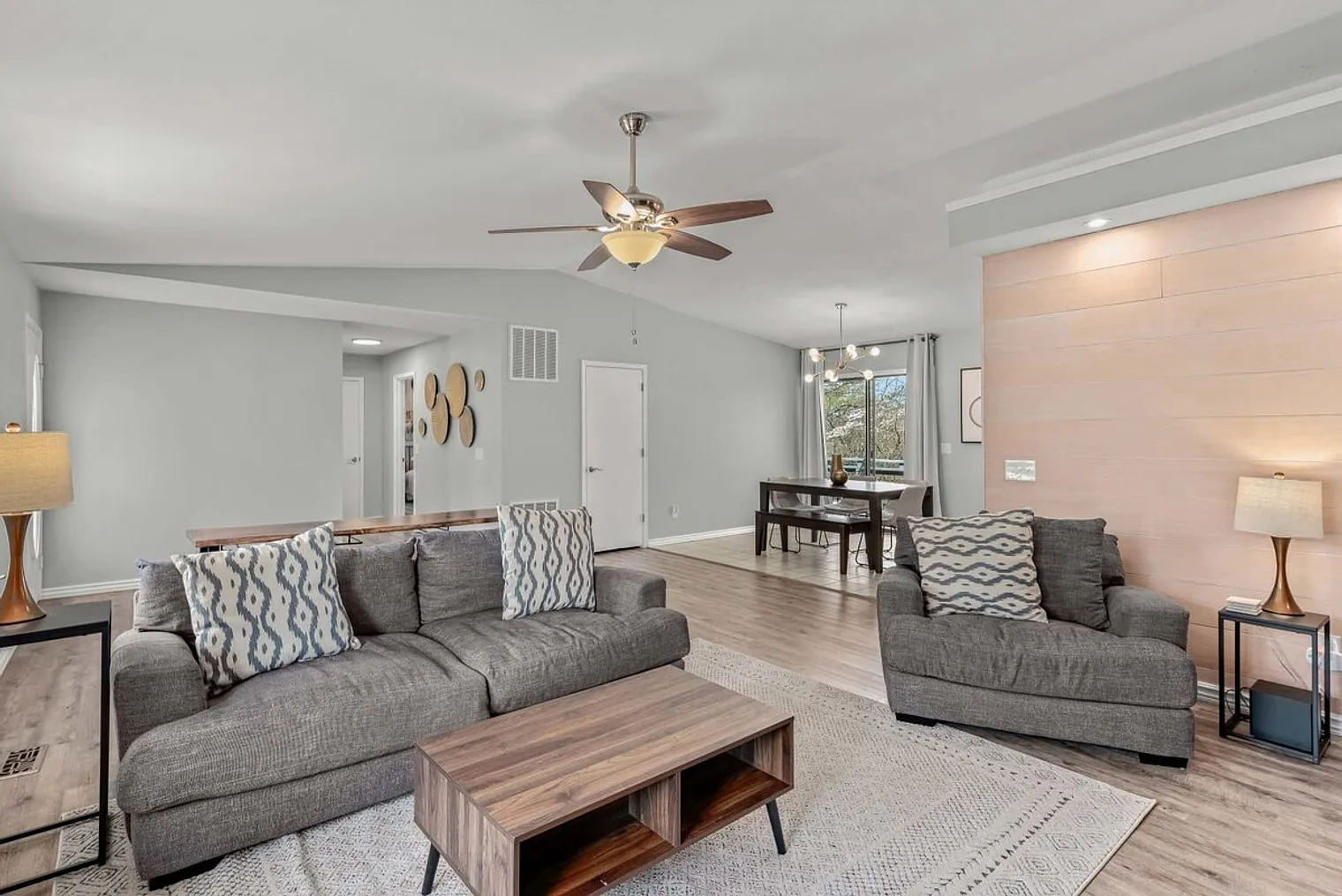 2 bed, 2.0 bath, 1388 sqft, $2,516 — Photo 1