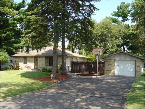 Spacious driveway