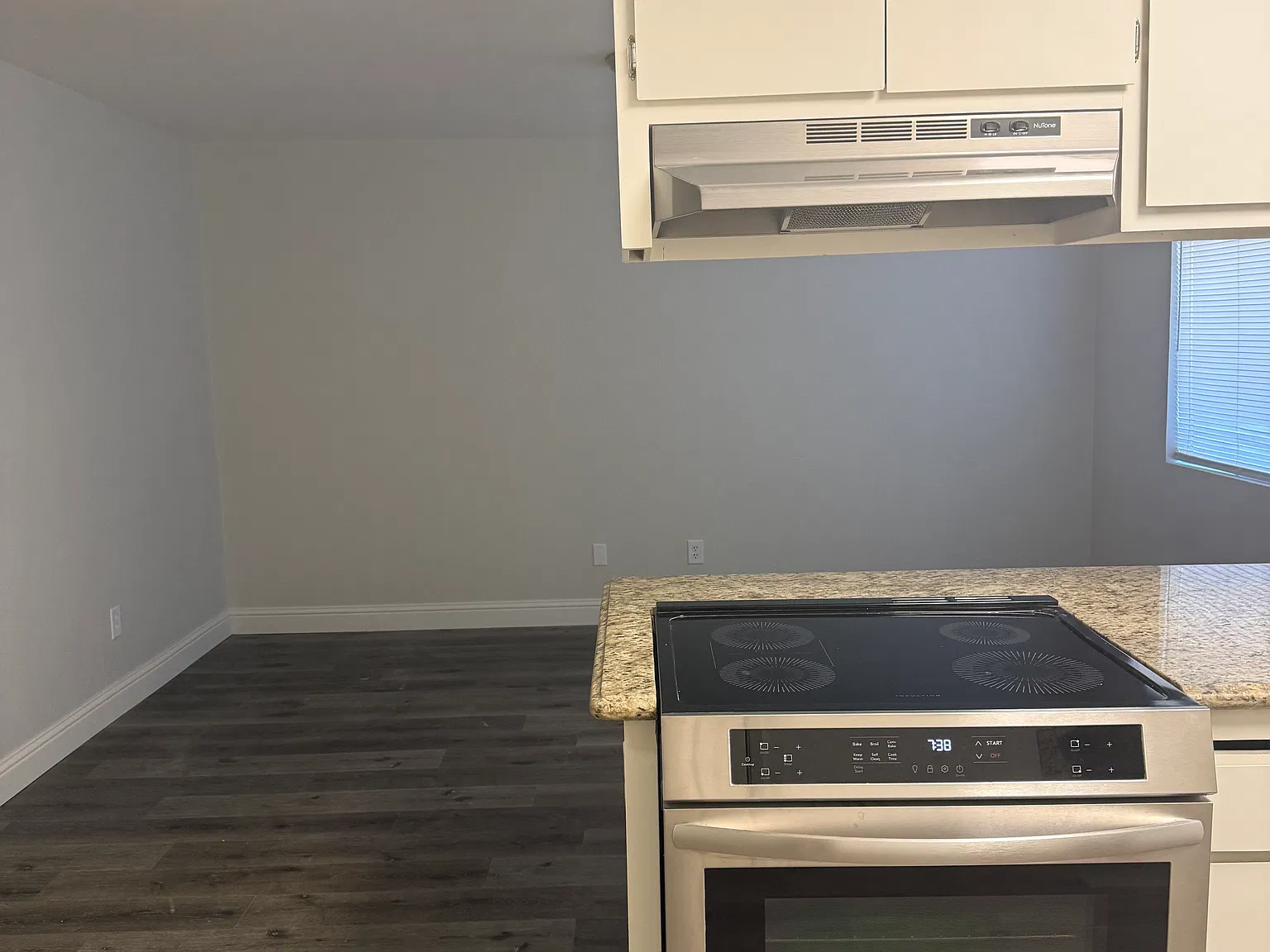 3 bed, 984 sqft, $1,975 — Photo 2