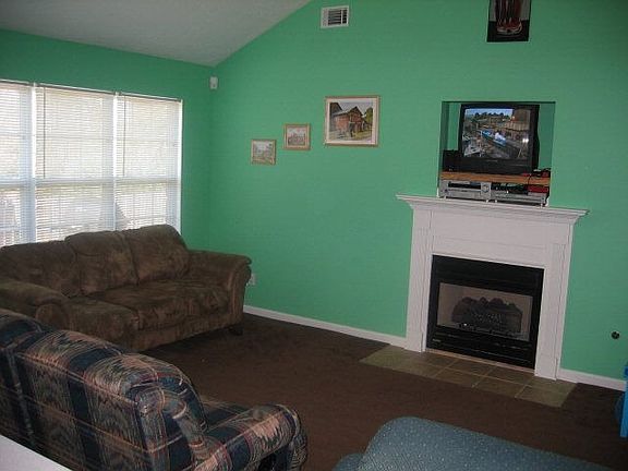 3rd image of 1215 Creek Bend Dr