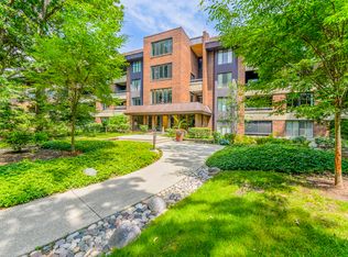 1401 Burr Oak Rd APT 108B, Hinsdale, IL 60521