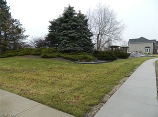 Falcon Crest Ave, Avon, OH 44011