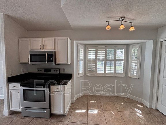 5th image of 130 Cedarpark Ln