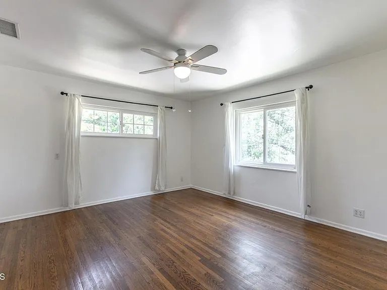 1290 Club House Dr — Photo 22