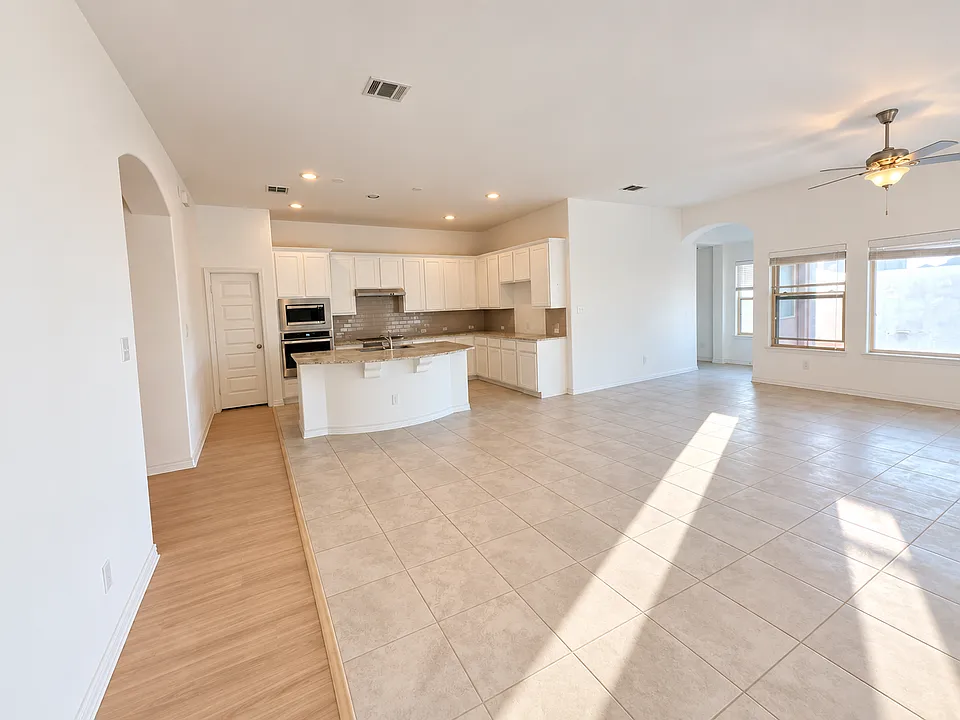 12720 Viewpoint Ln