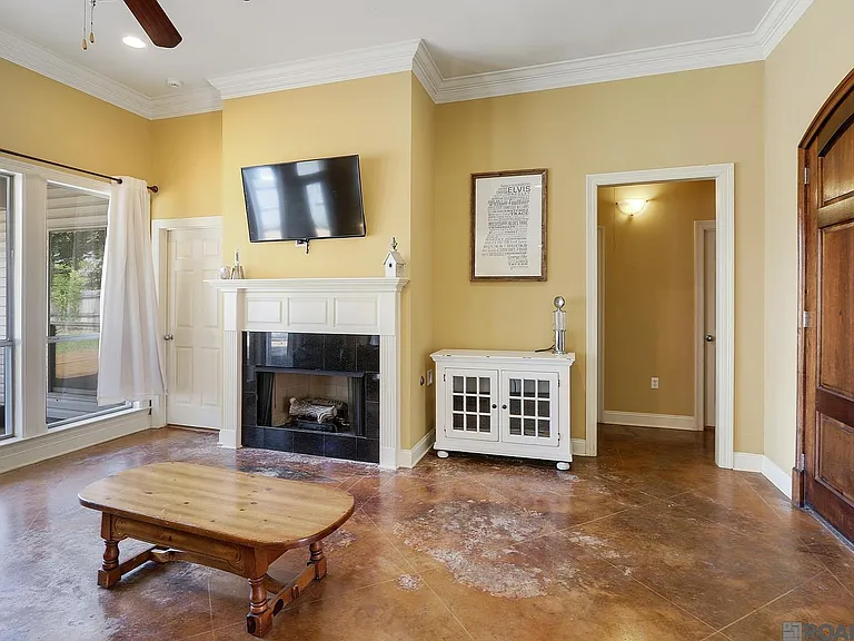 10151 Hillmont Ave — Photo 3