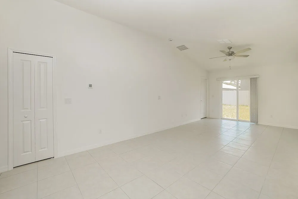 3 bed, 2.0 bath, 1450 sqft, $2,445 — Photo 3
