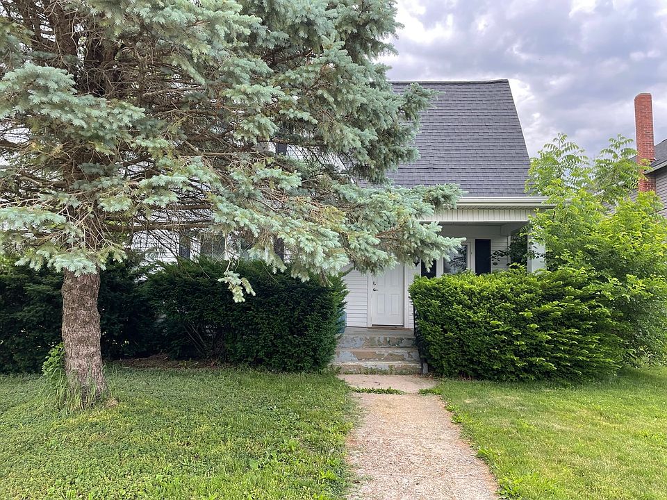 207 S Locust St, IL 61379 Zillow