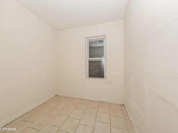 chicago-illinois-2072032355 picture