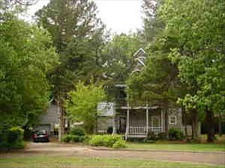 2nd image of 906 Pine Grove Cir