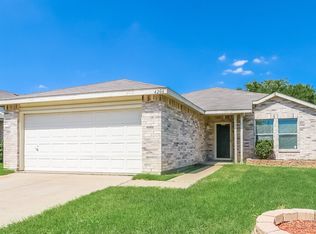 4208 Hunters Creek Dr, Fort Worth, TX 76123