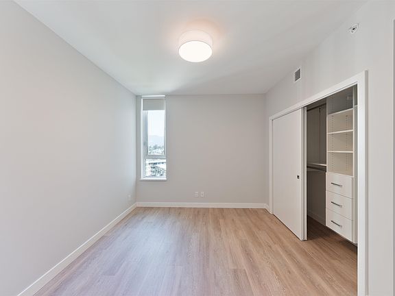 5th image of 567 Emerson St #1105