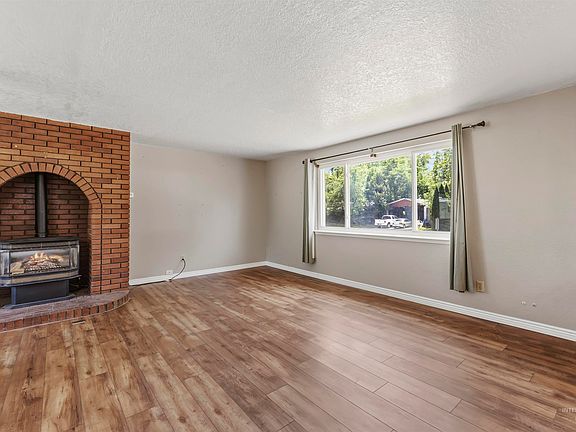 3rd image of 630 E Court St