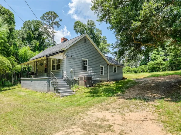 24 Burts St, Pelzer, SC 29669