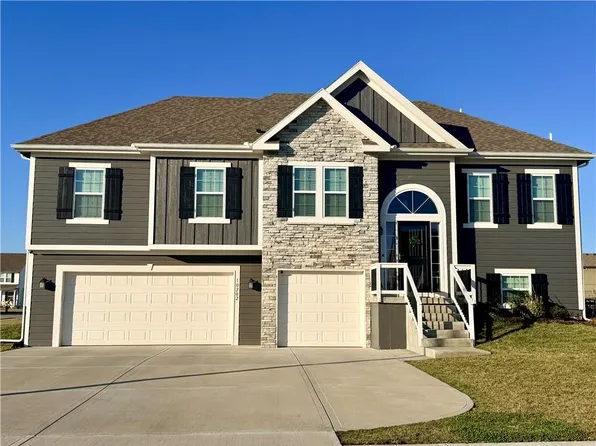 10202 N Quincy Ave, Kansas City, MO 64156