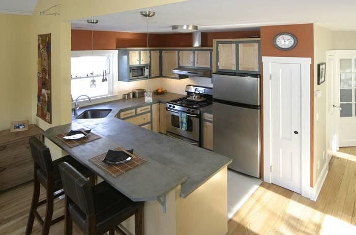 Kitchen w/bar