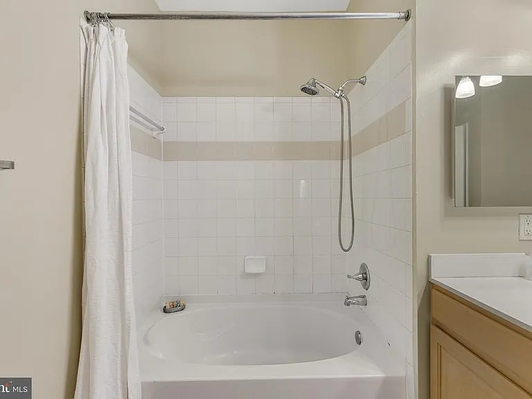 2465 Army Navy Dr #104 — Photo 26