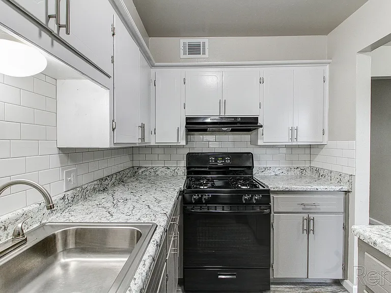 Yukon Heights Apartments — Photo 33