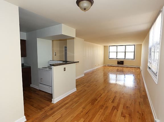 5th image of 1446 N Dearborn St APT 4a