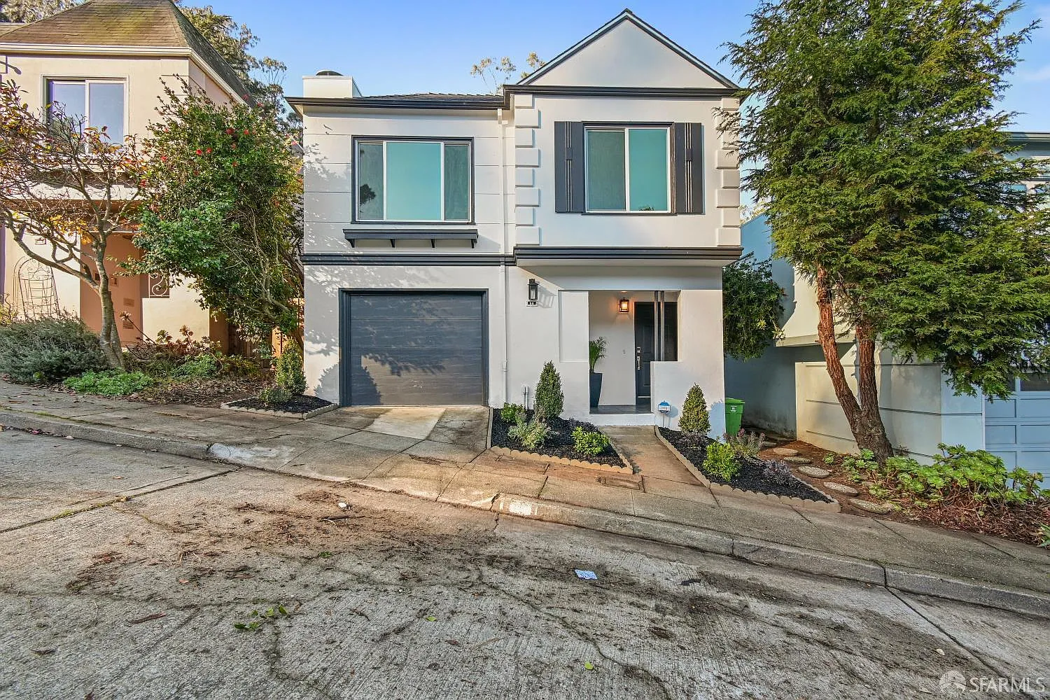 2 bed, 1.0 bath, 1100 sqft, $8,500 — Photo 1
