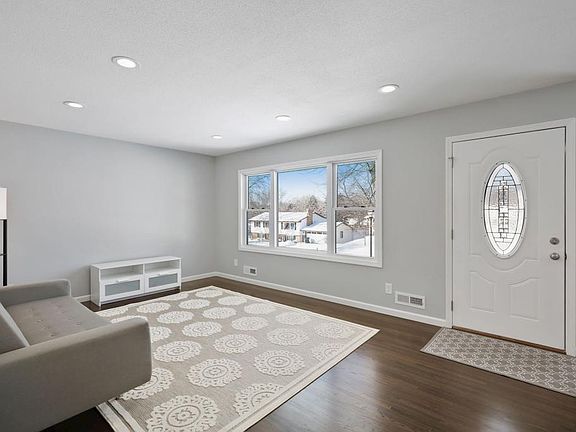 4th image of 13021 Lakeview Dr