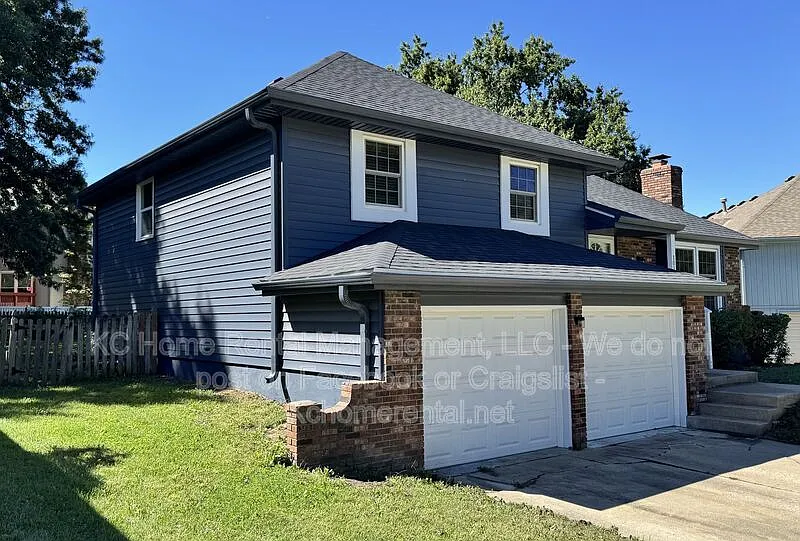 3 bed, 2.0 bath, $2,050 — Photo 2