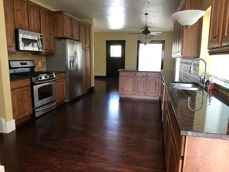 1024 E Hollywood Ave — Photo 4